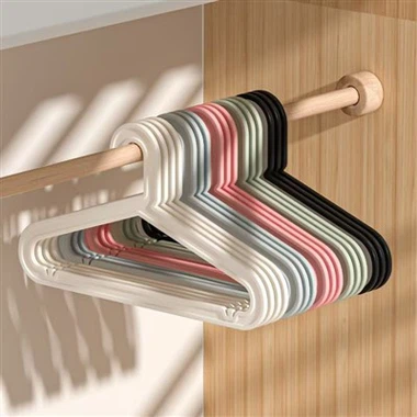 Hangers plastig ar gyfer dillad